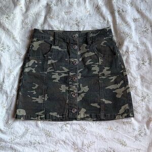 Almost famous camo mini skirt size small in great condition